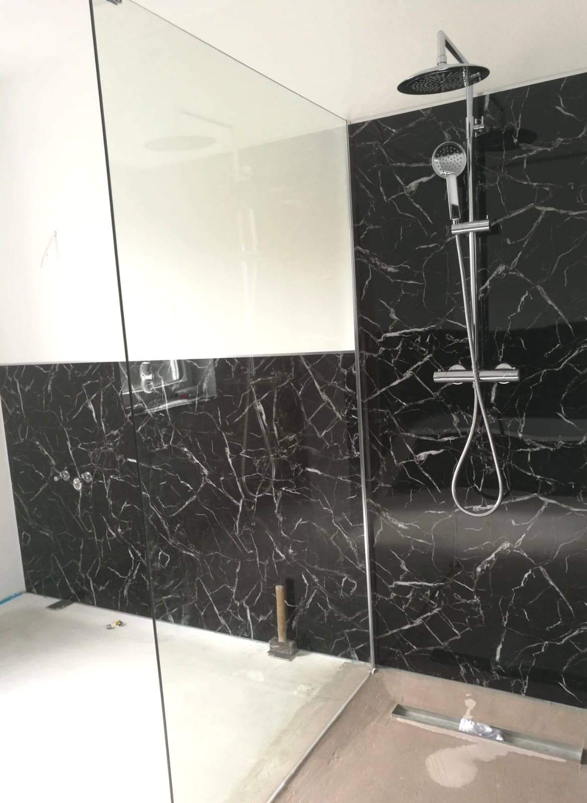 Alternativa in marmo alle piastrelle del bagno/ Black White